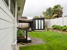 Chill Out South - Auckland Holiday Home -  - 1156105 - thumbnail photo 17