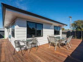 Middle Island Bach - Taupo Holiday Home -  - 1156782 - thumbnail photo 17