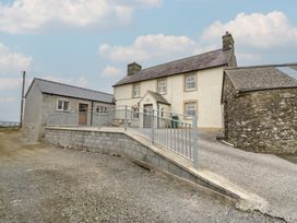 3 bedroom Cottage for rent in Newport