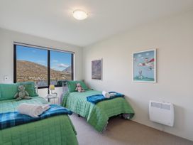 Remarkable Views - Queenstown Holiday Home -  - 1157608 - thumbnail photo 12