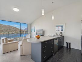 Remarkable Views - Queenstown Holiday Home -  - 1157608 - thumbnail photo 8