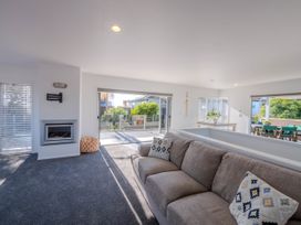 Coastal Chic - Papamoa Beach Holiday Home -  - 1157951 - thumbnail photo 15