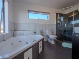 Coastal Chic - Papamoa Beach Holiday Home -  - 1157951 - thumbnail photo 10