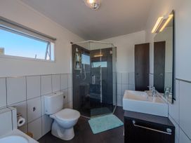 Coastal Chic - Papamoa Beach Holiday Home -  - 1157951 - thumbnail photo 11