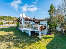 Brownies Bach - Lake Taupo Holiday Home -  - 1158748 - thumbnail photo 17