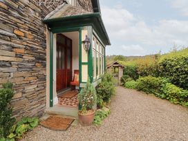 5 bedroom Cottage for rent in Edinboro