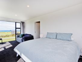 Southern Breeze - Colac Bay Beach House -  - 1159371 - thumbnail photo 7