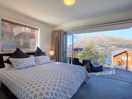 Alpine Vista - Queenstown Holiday Home -  - 1159372 - thumbnail photo 10