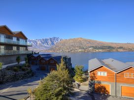 Alpine Vista - Queenstown Holiday Home -  - 1159372 - thumbnail photo 2