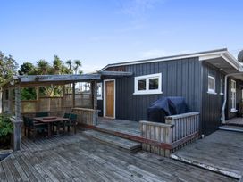 CocoLoco - Waitarere Beach Holiday Home -  - 1159455 - thumbnail photo 28