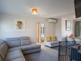 CocoLoco - Waitarere Beach Holiday Home -  - 1159455 - thumbnail photo 10