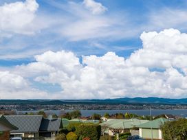 Getaway on Grove - Lake Taupo Holiday Home -  - 1160072 - thumbnail photo 22