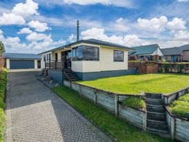 Getaway on Grove - Lake Taupo Holiday Home -  - 1160072 - thumbnail photo 2