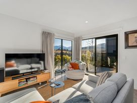 A Remarkable Retreat - Queenstown Holiday Home -  - 1160446 - thumbnail photo 3