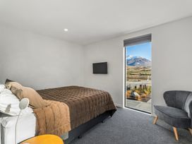 A Remarkable Retreat - Queenstown Holiday Home -  - 1160446 - thumbnail photo 14