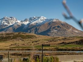 A Remarkable Retreat - Queenstown Holiday Home -  - 1160446 - thumbnail photo 23