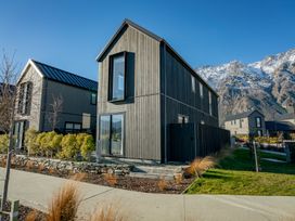 A Remarkable Retreat - Queenstown Holiday Home -  - 1160446 - thumbnail photo 22