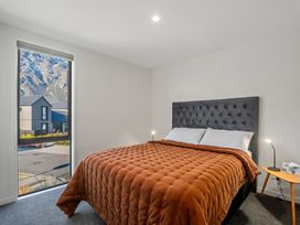 A Remarkable Retreat - Queenstown Holiday Home -  - 1160446 - thumbnail photo 12