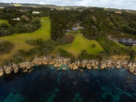 Slice of Paradise - Waipu Cove Holiday Home -  - 1160725 - thumbnail photo 4