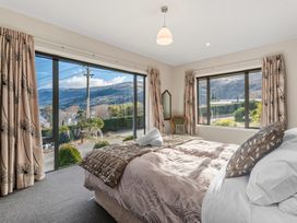 Frankton Arm Vista - Queenstown Holiday Home -  - 1161268 - thumbnail photo 11