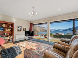 Frankton Arm Vista - Queenstown Holiday Home -  - 1161268 - thumbnail photo 4