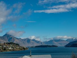 Frankton Arm Vista - Queenstown Holiday Home -  - 1161268 - thumbnail photo 19