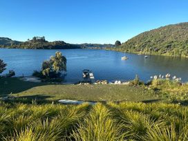 Lakefront Living - Lake Rotoiti Holiday Home -  - 1161269 - thumbnail photo 2