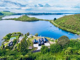Lakefront Living - Lake Rotoiti Holiday Home -  - 1161269 - thumbnail photo 1