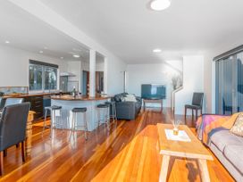 Ocean View Beach Beauty - Tairua Holiday Home -  - 1161273 - thumbnail photo 14