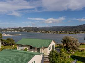 Ocean View Beach Beauty - Tairua Holiday Home -  - 1161273 - thumbnail photo 24