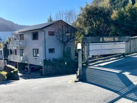 OK Holiday Unit 2 - Queenstown Holiday Home -  - 1161346 - thumbnail photo 1