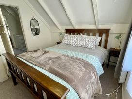 OK Holiday Unit 2 - Queenstown Holiday Home -  - 1161346 - thumbnail photo 10