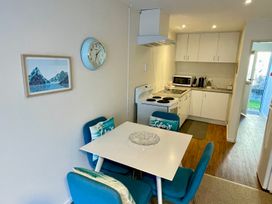 OK Holiday Unit 2 - Queenstown Holiday Home -  - 1161346 - thumbnail photo 6