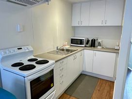 OK Holiday Unit 2 - Queenstown Holiday Home -  - 1161346 - thumbnail photo 7