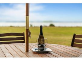 Lakefront Retreat - Lake Taupo Holiday Home -  - 1161781 - thumbnail photo 29