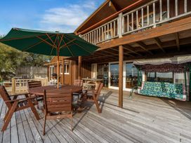 Lakefront Retreat - Lake Taupo Holiday Home -  - 1161781 - thumbnail photo 4