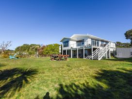 Beachfront Sanctuary - Parapara Holiday Home -  - 1161858 - thumbnail photo 14