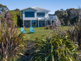 Beachfront Sanctuary - Parapara Holiday Home -  - 1161858 - thumbnail photo 13