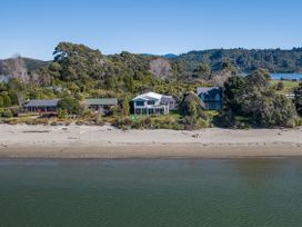 Beachfront Sanctuary - Parapara Holiday Home -  - 1161858 - thumbnail photo 16