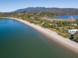 Beachfront Sanctuary - Parapara Holiday Home -  - 1161858 - thumbnail photo 18