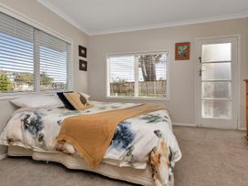 Harbourside Views - One Tree Point Holiday Home -  - 1161862 - thumbnail photo 20