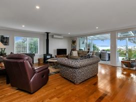 Harbourside Views - One Tree Point Holiday Home -  - 1161862 - thumbnail photo 9