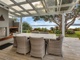 Harbourside Views - One Tree Point Holiday Home -  - 1161862 - thumbnail photo 2