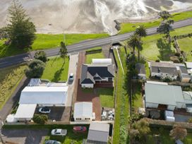 Kawakawa Bay Beach Bliss - Auckland Holiday Home -  - 1161864 - thumbnail photo 23