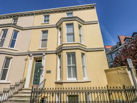5 bedroom Cottage for rent in Tenby