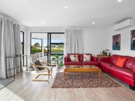 Beachy Serenity - Waihi Beach Holiday Home -  - 1161960 - thumbnail photo 6