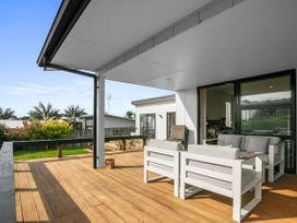 Beachy Serenity - Waihi Beach Holiday Home -  - 1161960 - thumbnail photo 2