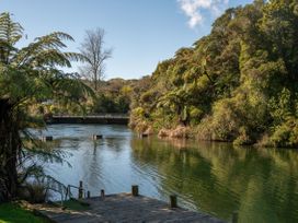 Trout Pool House - Okere Falls Lakeside Retreat -  - 1162347 - thumbnail photo 8