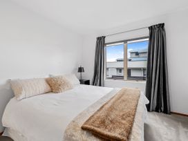 The Long Weekender - Mount Maunganui Holiday Home -  - 1162456 - thumbnail photo 19