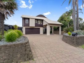 The Long Weekender - Mount Maunganui Holiday Home -  - 1162456 - thumbnail photo 24